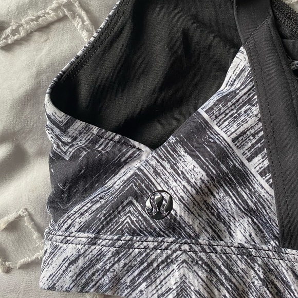 Lululemon Hot To Street Bra 8 - Picture 6 of 9